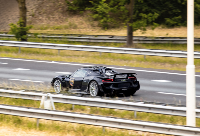 Porsche 918 Spyder Weissach Package