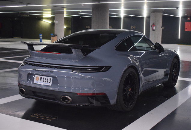 Porsche 992 Carrera 4 GTS