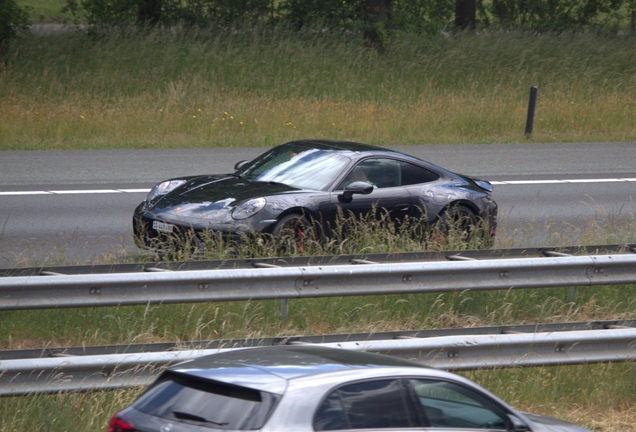 Porsche 992 Carrera 4 GTS