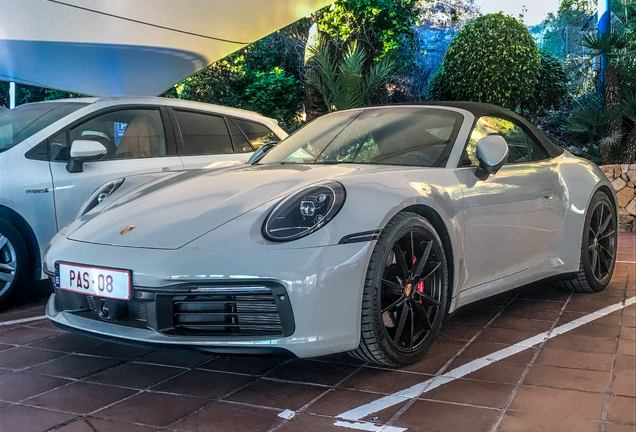 Porsche 992 Carrera 4S Cabriolet