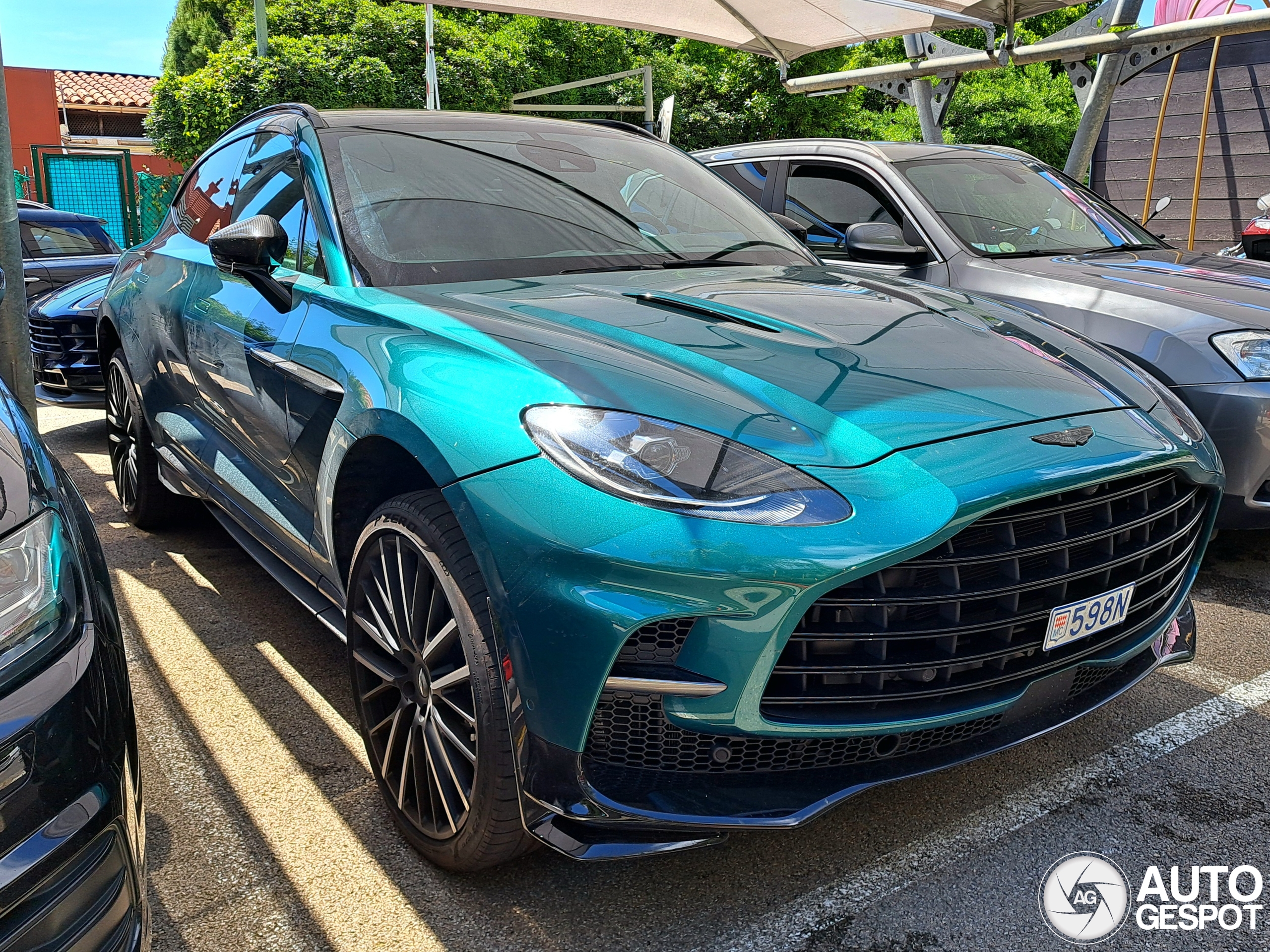 Aston Martin DBX707