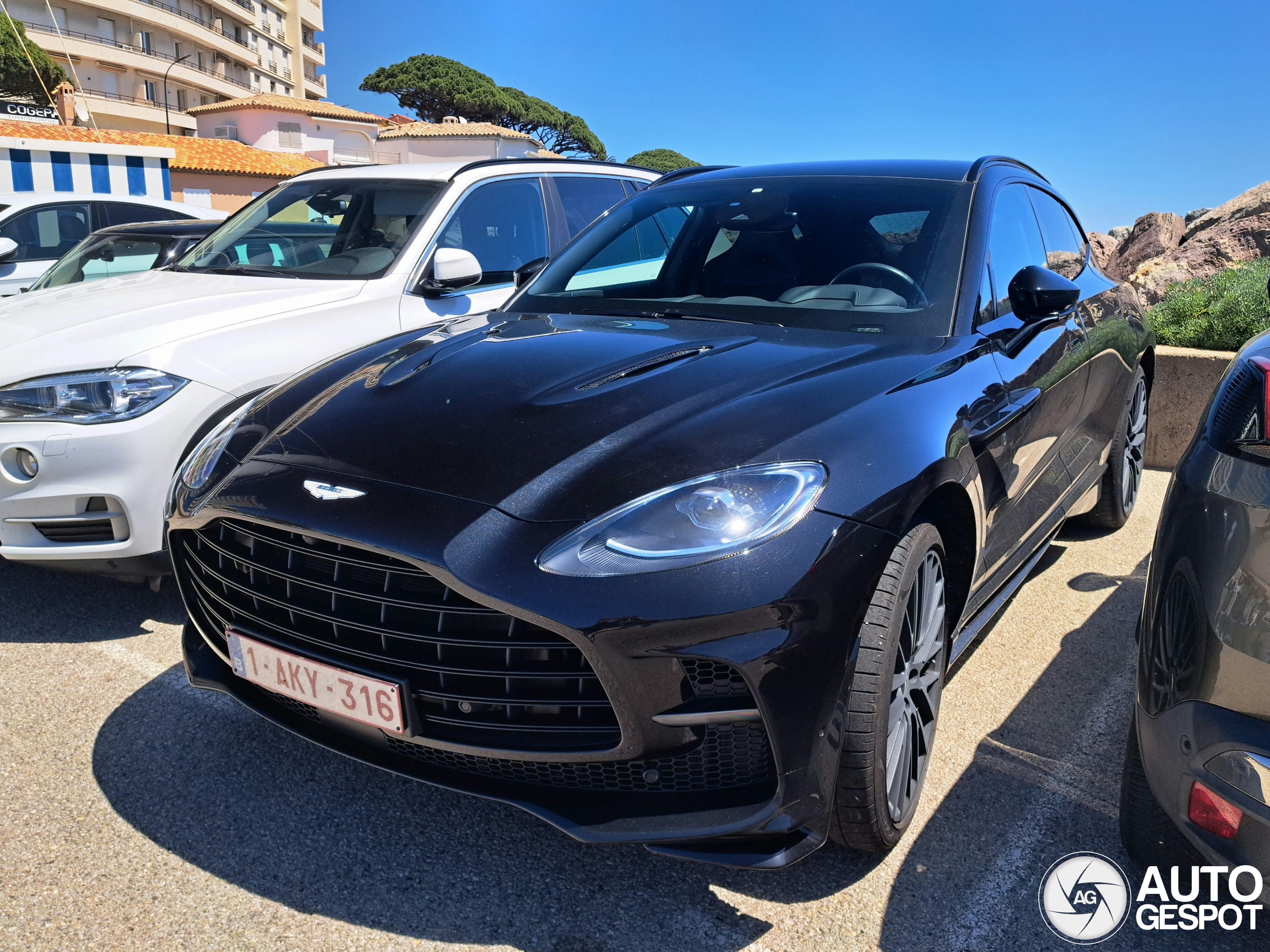 Aston Martin DBX707