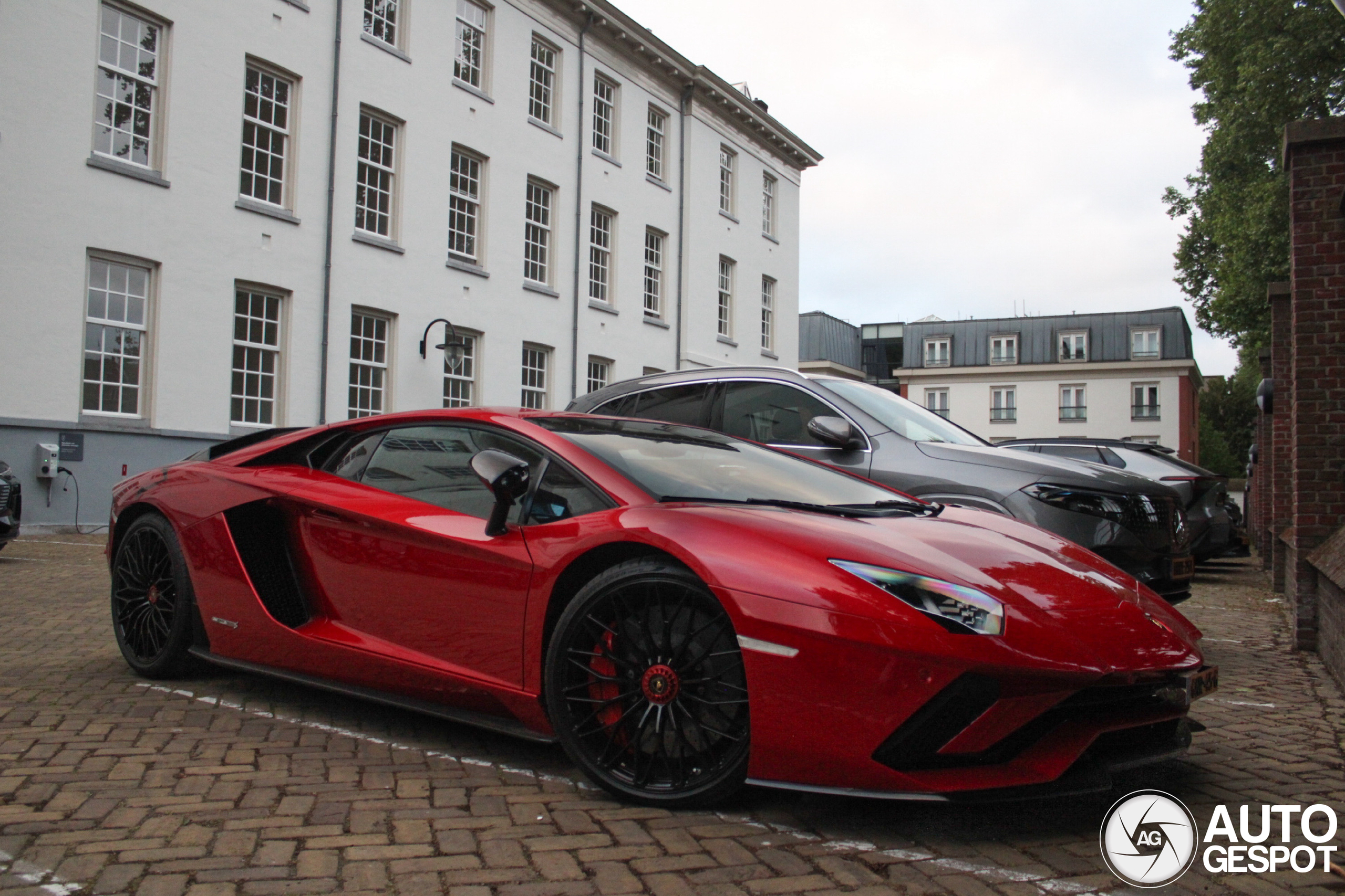 Lamborghini Aventador S LP740-4