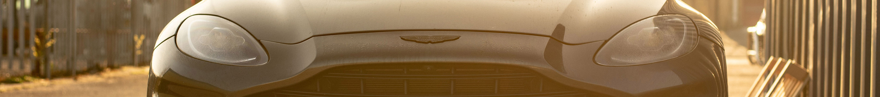 Aston Martin DBX707
