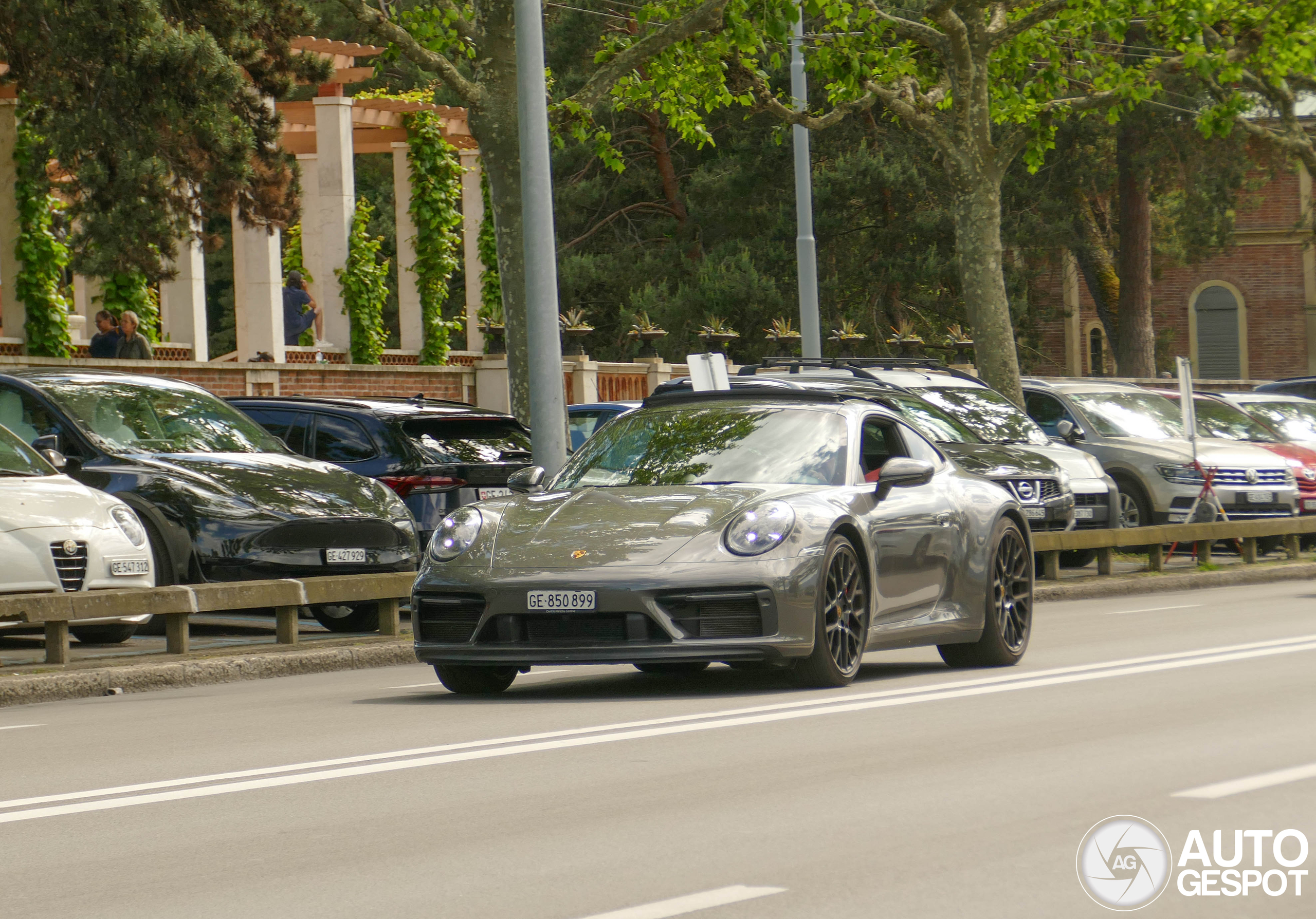 Porsche 992 Carrera 4 GTS