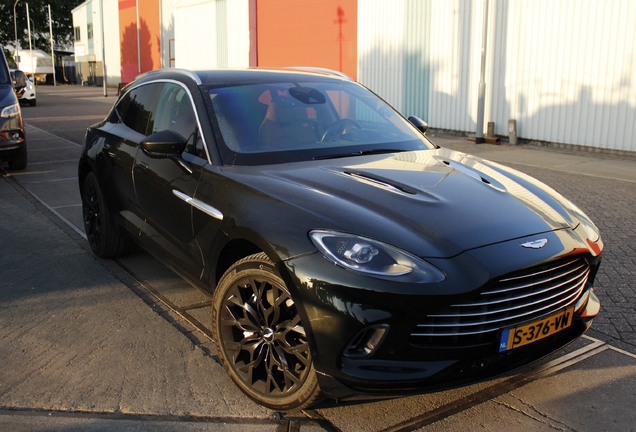 Aston Martin DBX