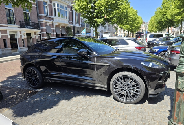 Aston Martin DBX707