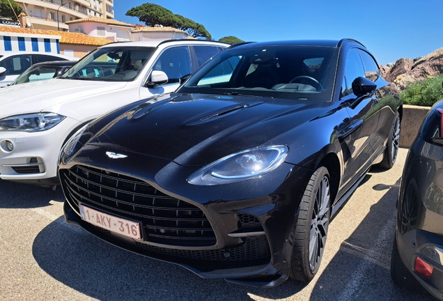 Aston Martin DBX707