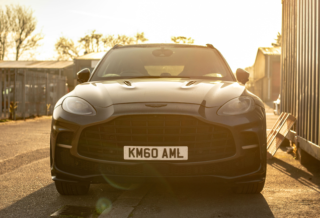 Aston Martin DBX707
