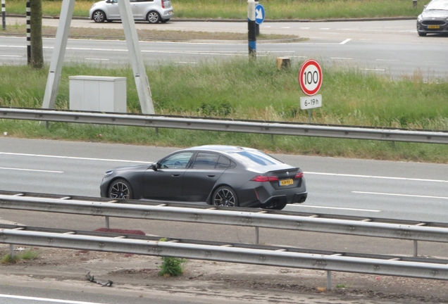 BMW M5 G90