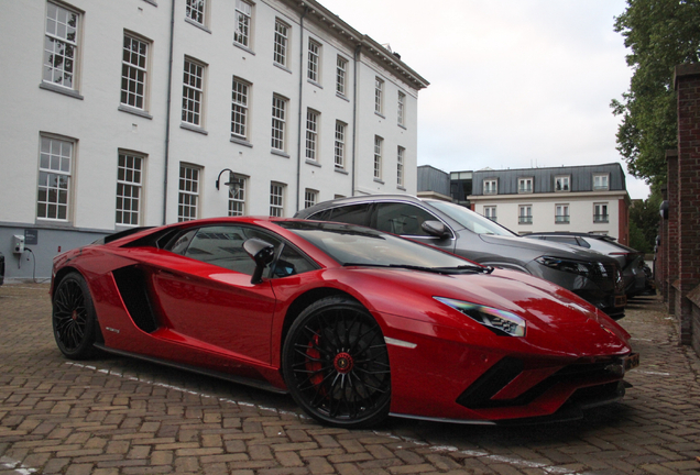 Lamborghini Aventador S LP740-4