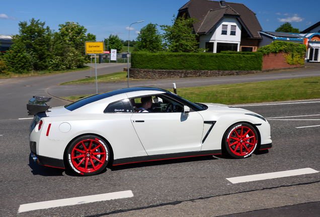 Nissan GT-R