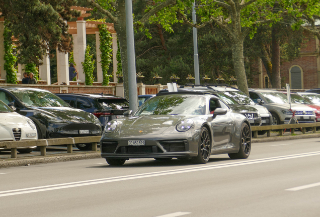 Porsche 992 Carrera 4 GTS
