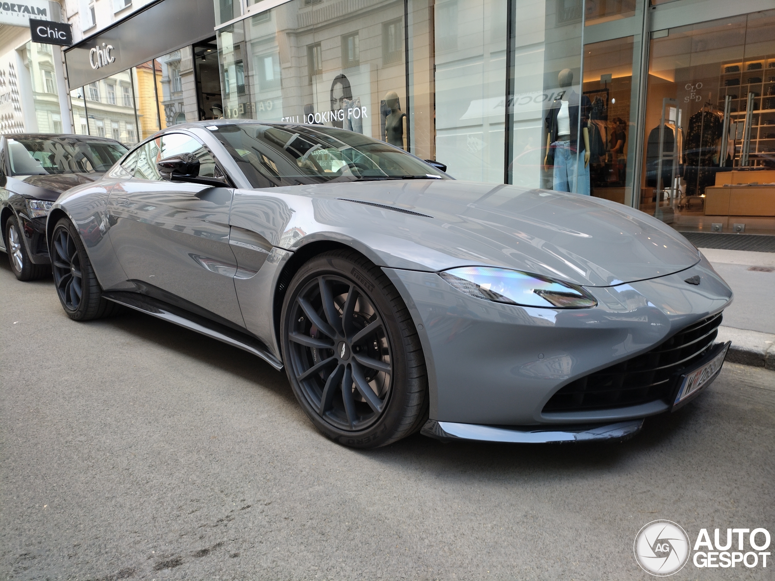 Aston Martin V8 Vantage 2018