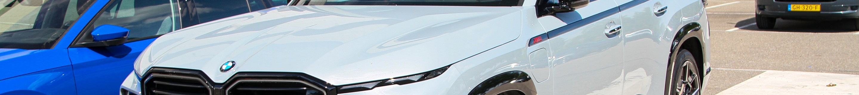 BMW XM G09 Label Red