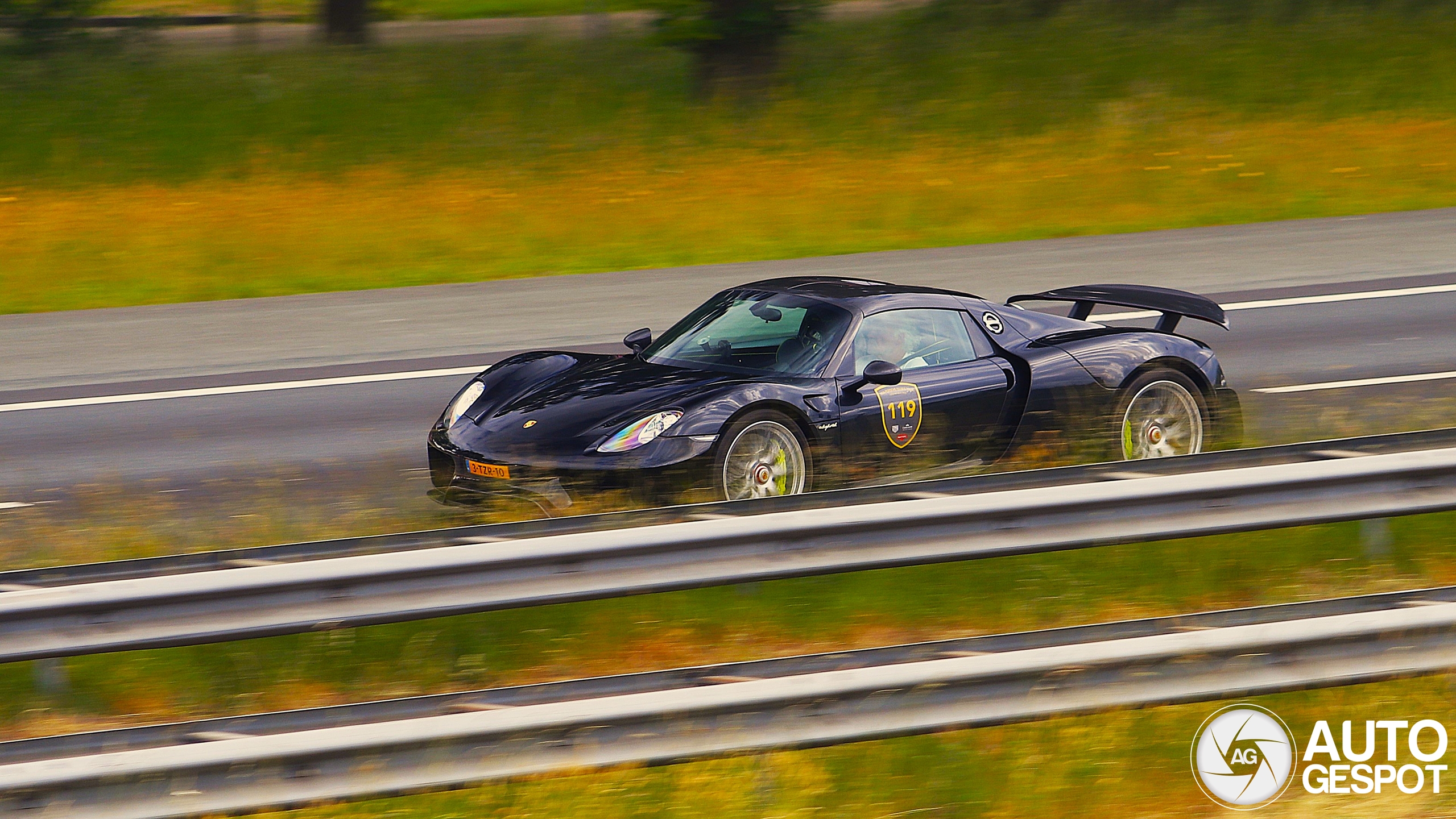 Porsche 918 Spyder Weissach Package