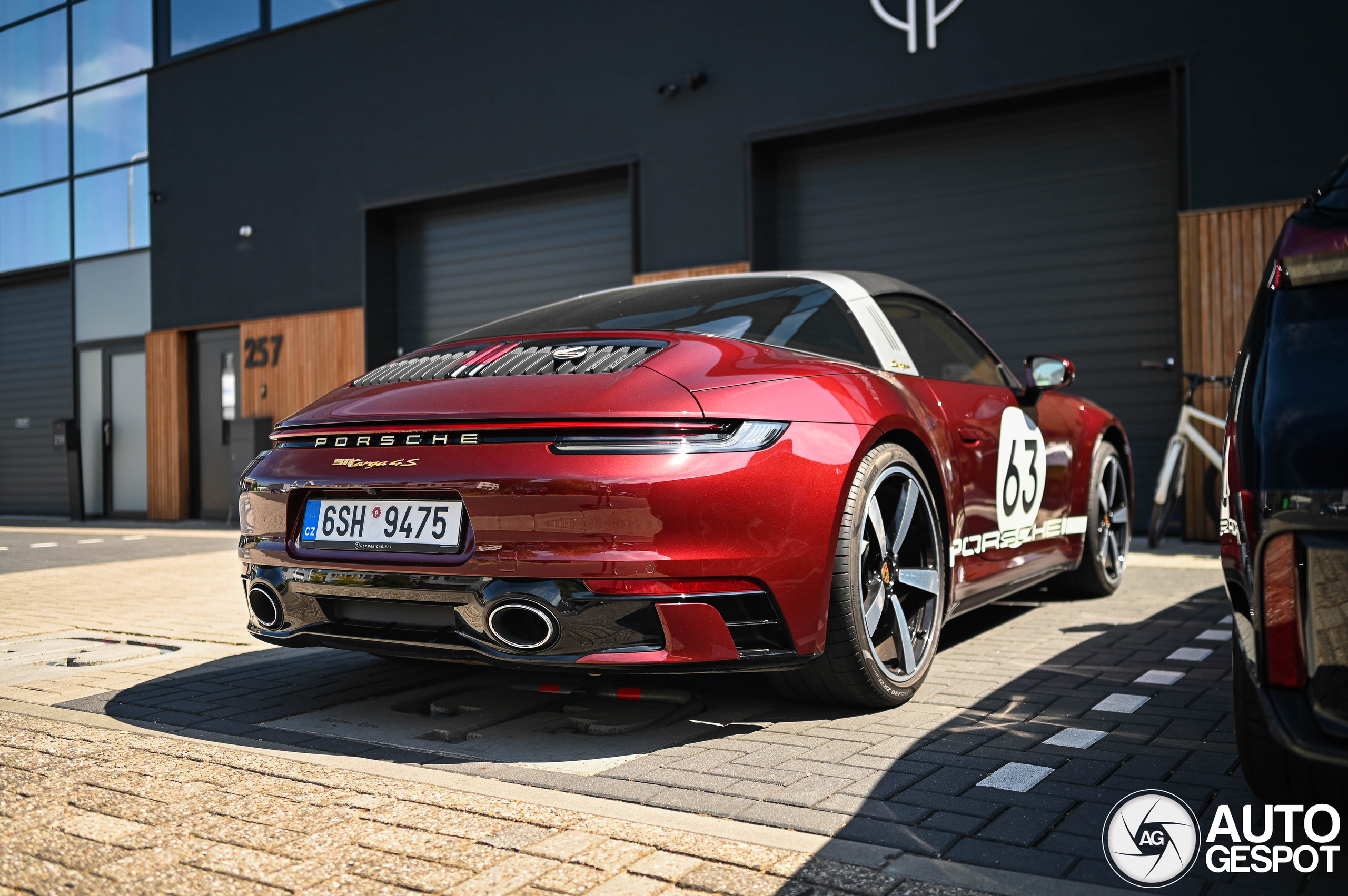 Porsche 992 Targa 4S Heritage Design Edition