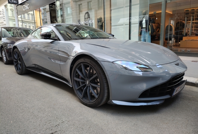 Aston Martin V8 Vantage 2018