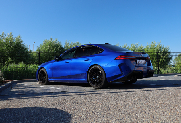 BMW M5 G90