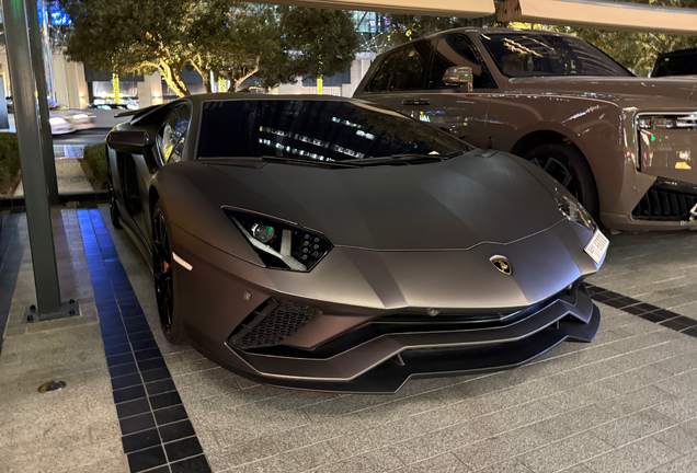Lamborghini Aventador S LP740-4