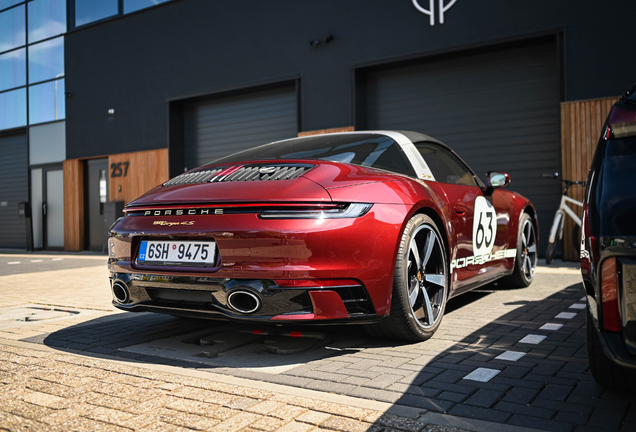 Porsche 992 Targa 4S Heritage Design Edition
