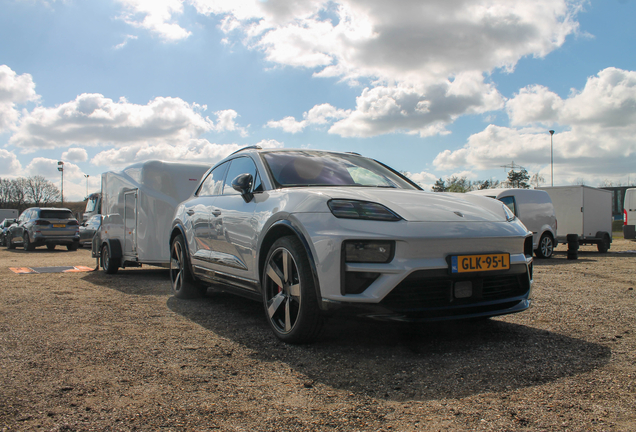 Porsche Macan EV Turbo