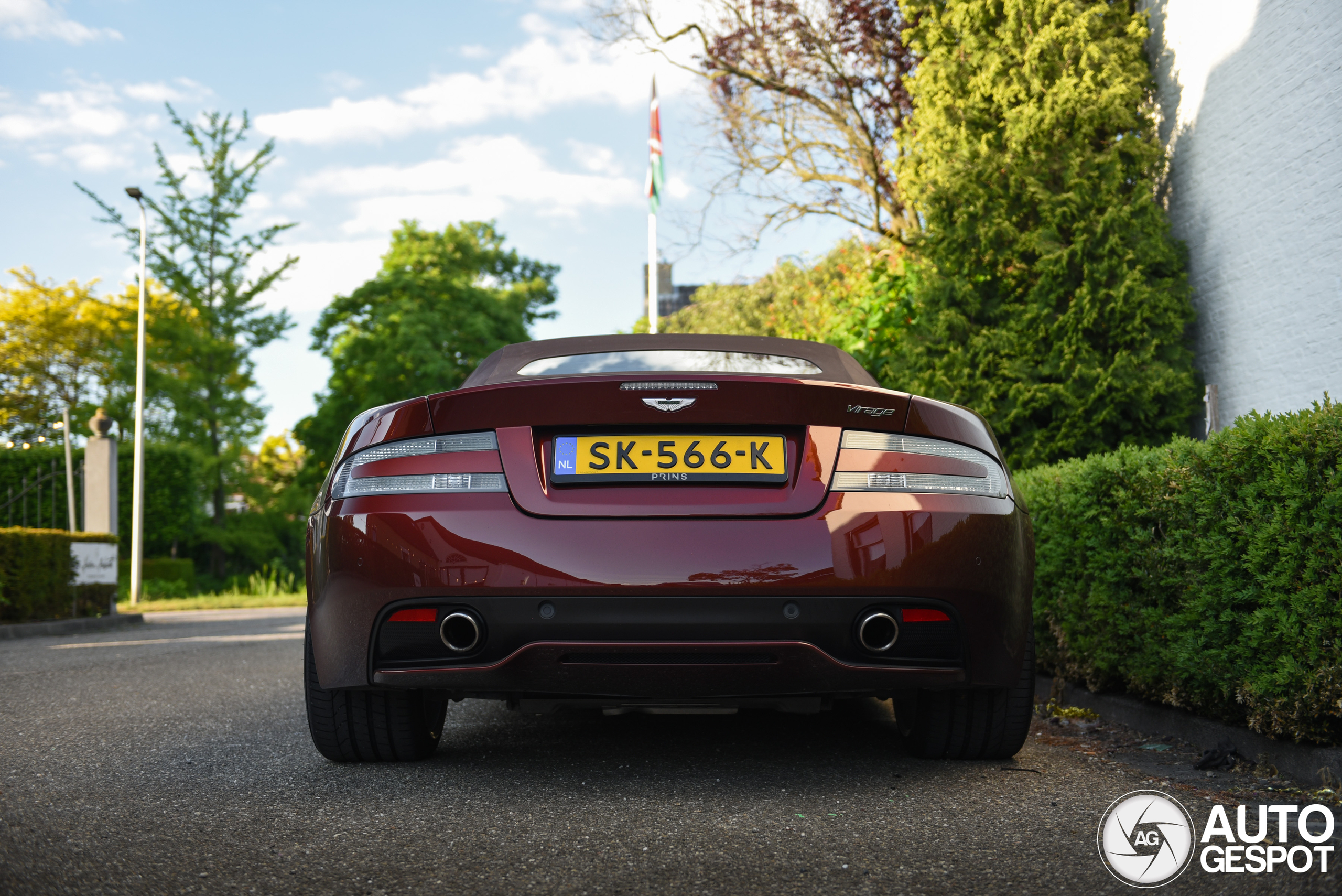 Aston Martin Virage Volante 2011