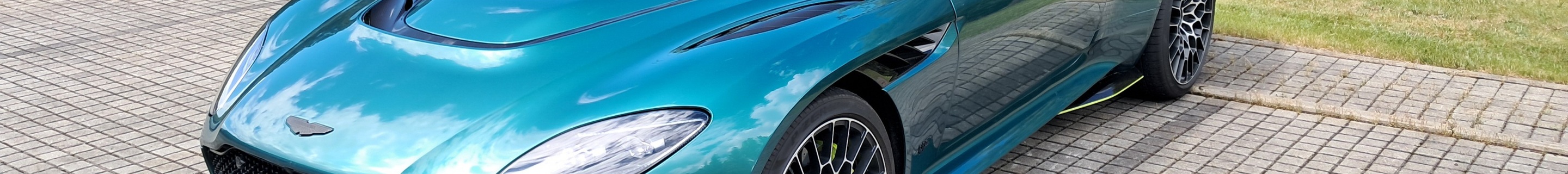 Aston Martin DBS 770 Ultimate