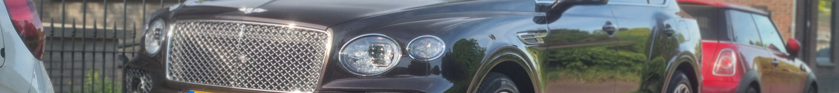 Bentley Bentayga Hybrid Azure