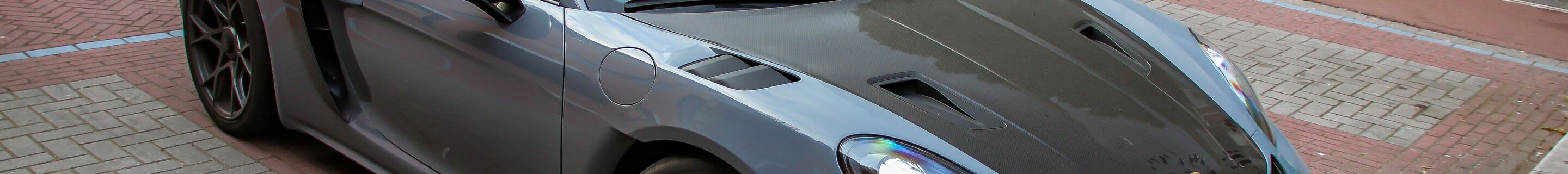 Porsche 718 Cayman GT4 RS Weissach Package