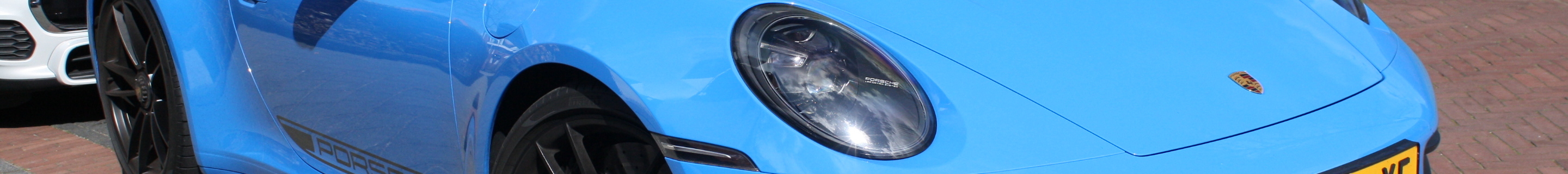 Porsche 992 Carrera 4 GTS