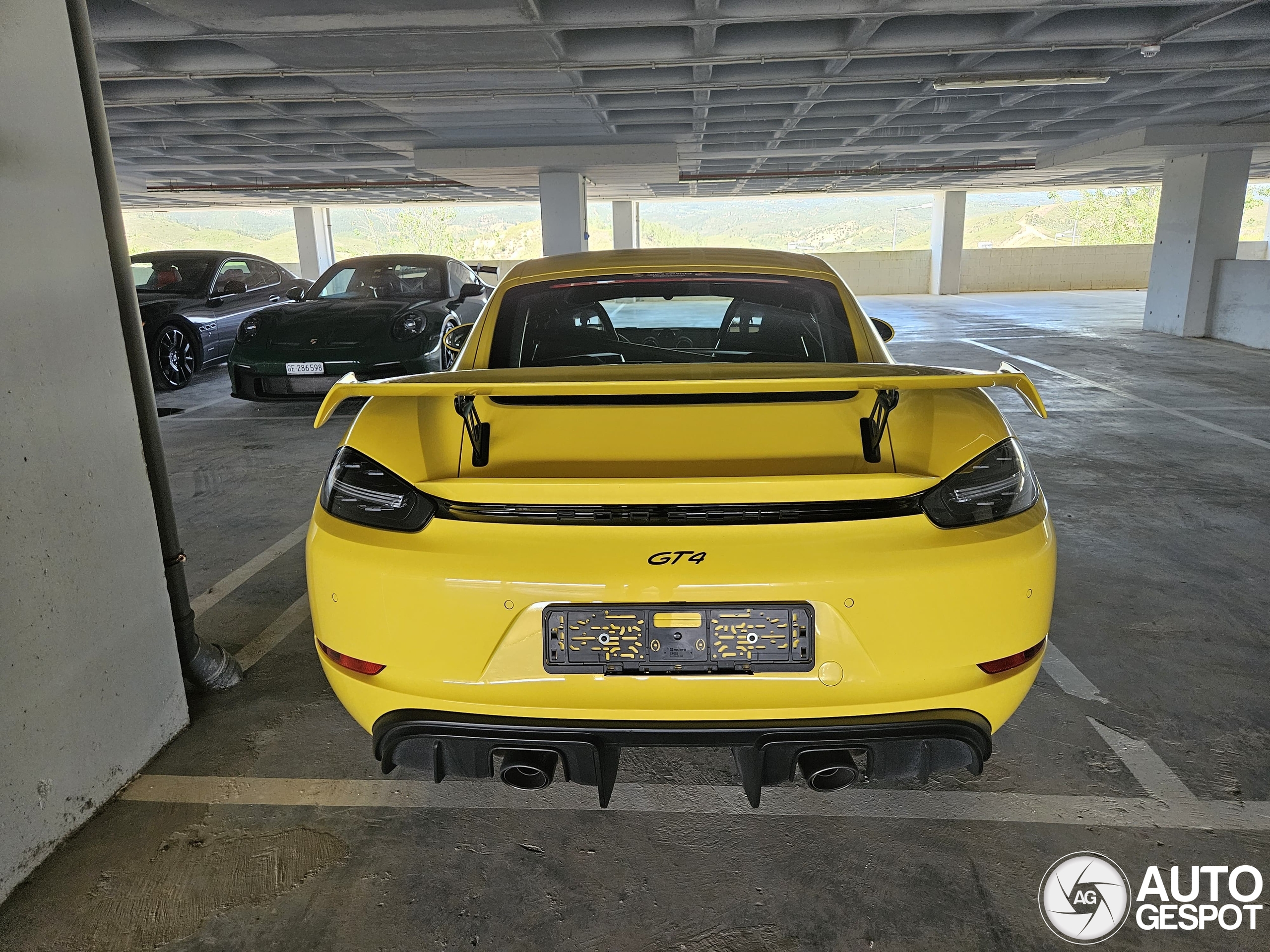 Porsche 718 Cayman GT4