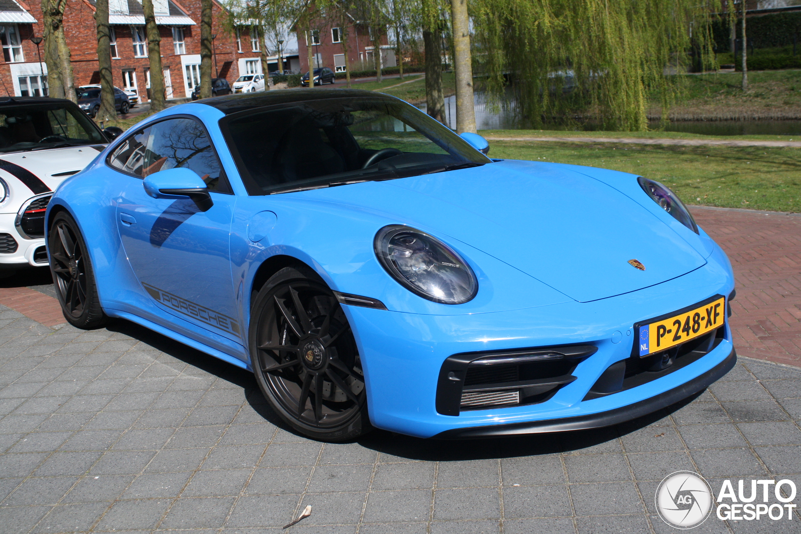 Porsche 992 Carrera 4 GTS