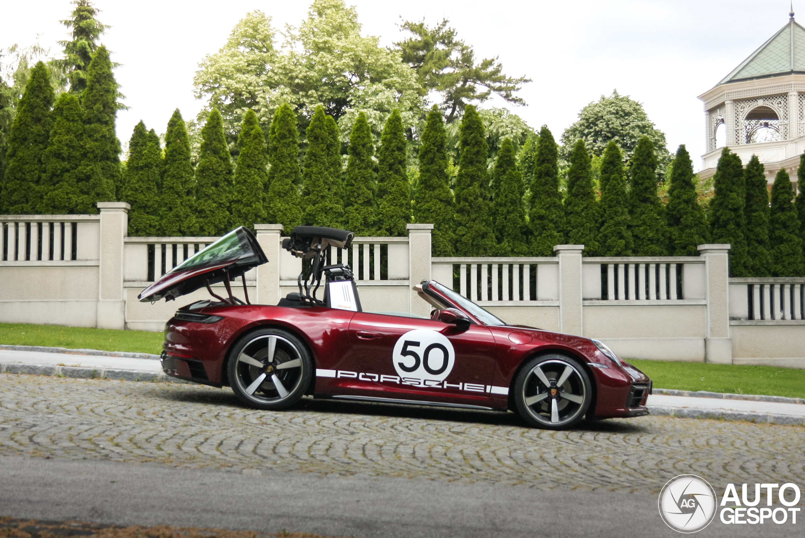 Porsche 992 Targa 4S Heritage Design Edition
