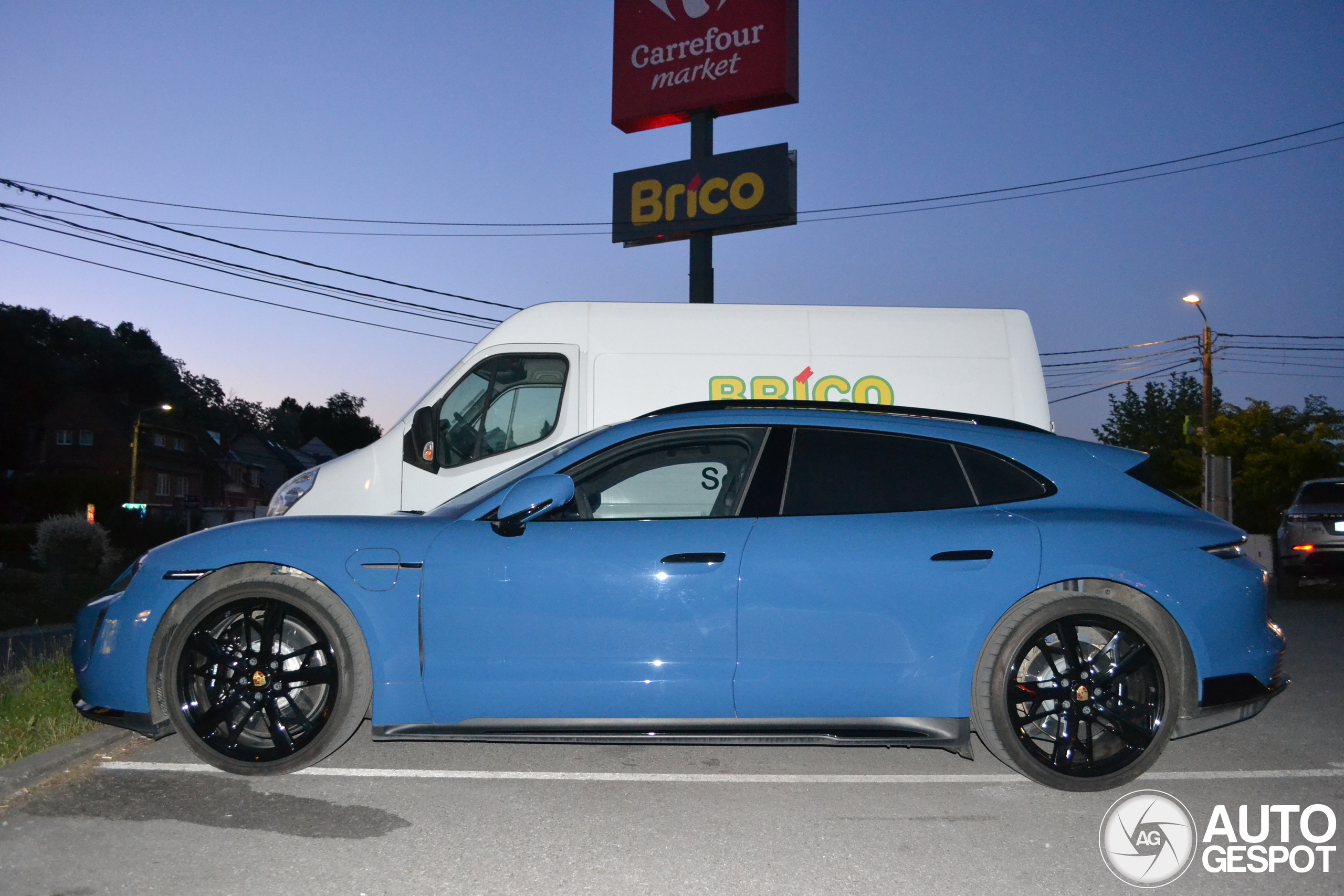 Porsche Taycan Turbo Cross Turismo
