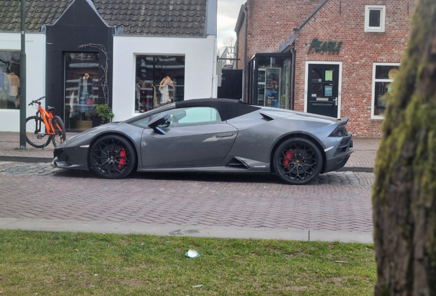 Lamborghini Huracán LP640-4 EVO Spyder
