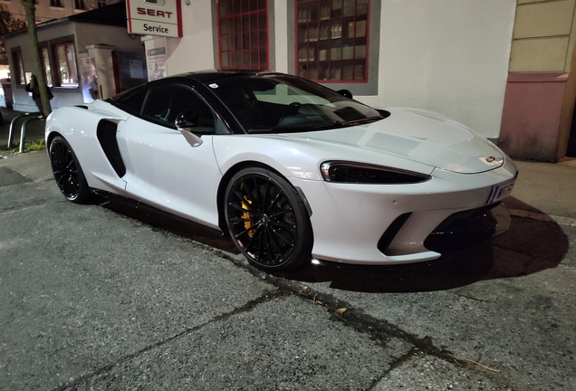 McLaren GT
