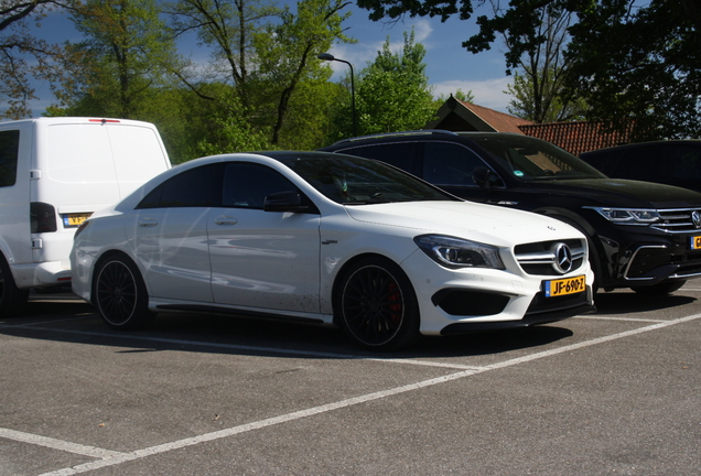 Mercedes-Benz CLA 45 AMG C117