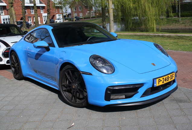 Porsche 992 Carrera 4 GTS