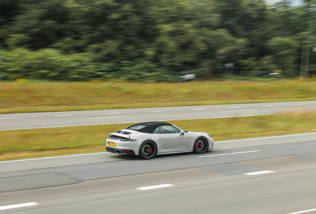 Porsche 992 Carrera 4 GTS Cabriolet