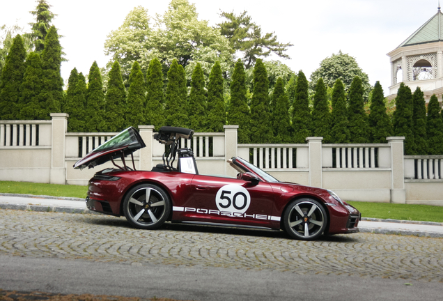 Porsche 992 Targa 4S Heritage Design Edition