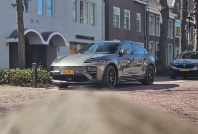 Porsche Macan EV Turbo