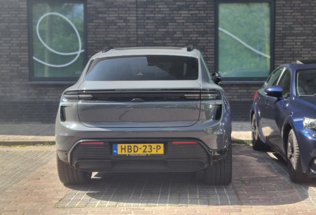 Porsche Macan EV Turbo