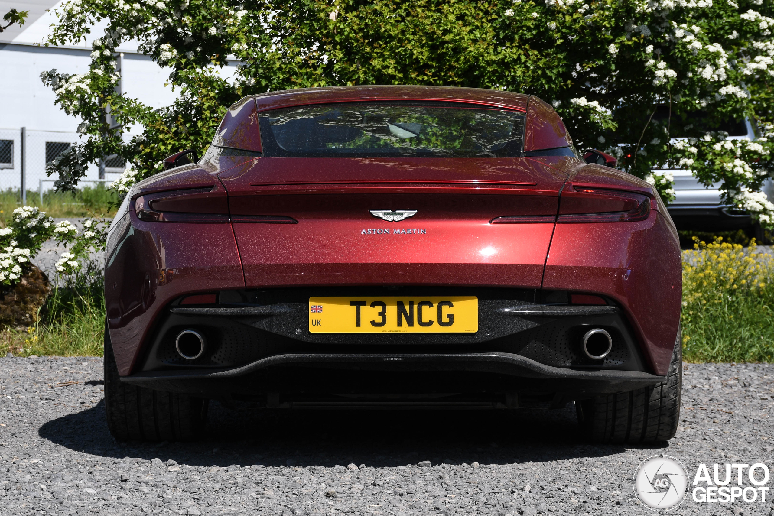 Aston Martin DB11 V8
