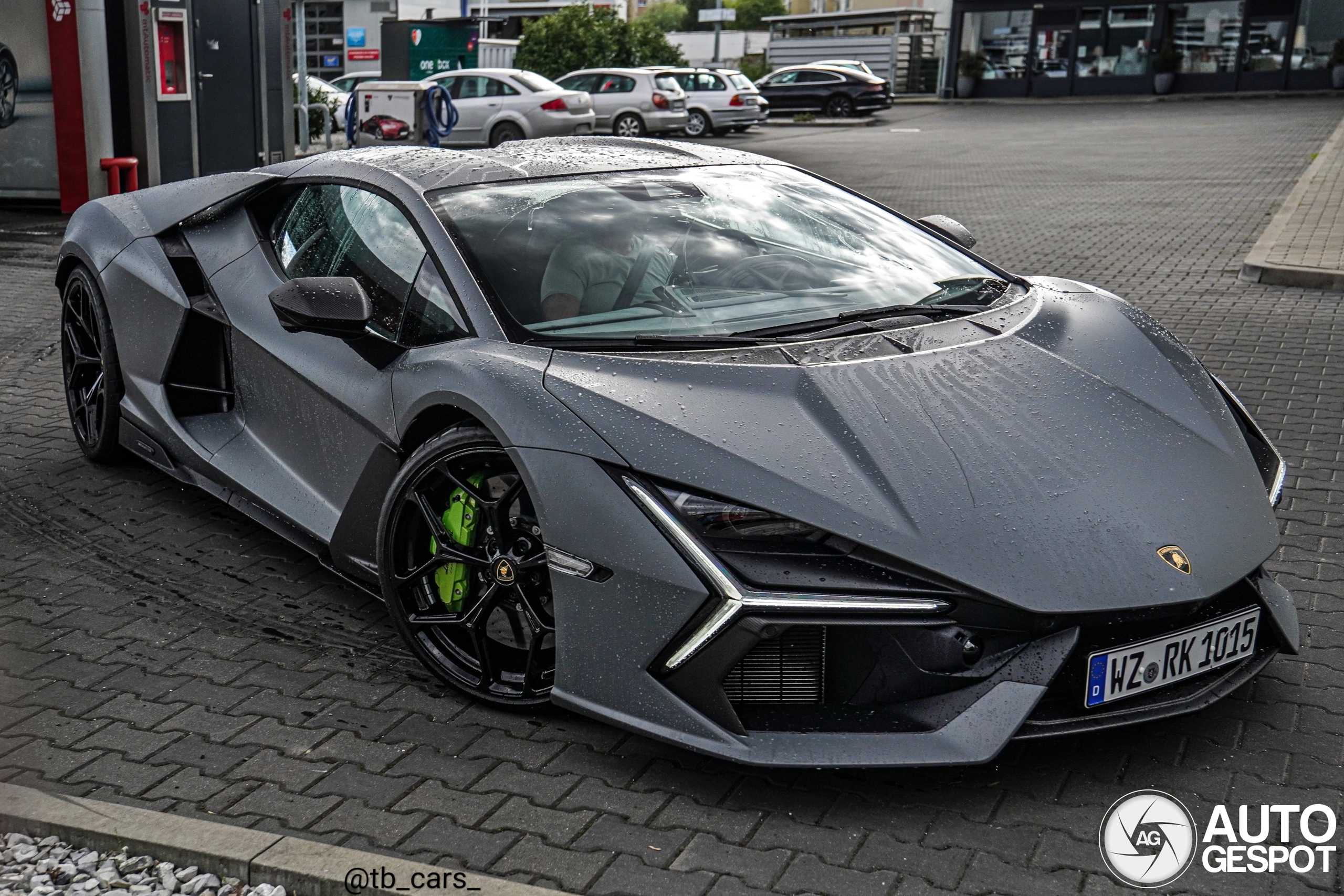 Lamborghini Revuelto