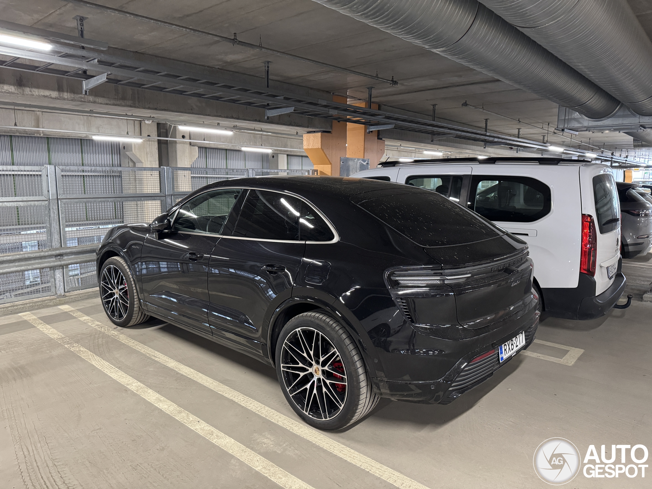 Porsche Macan EV Turbo