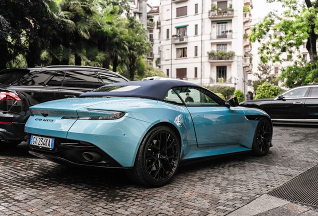 Aston Martin DB12 Volante