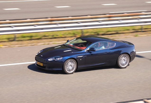 Aston Martin DB9 2010
