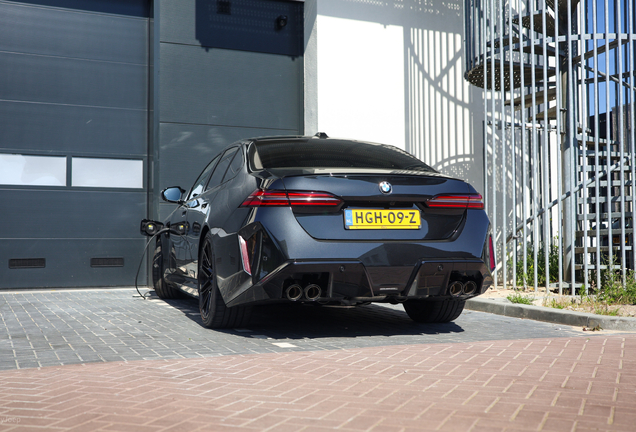 BMW M5 G90