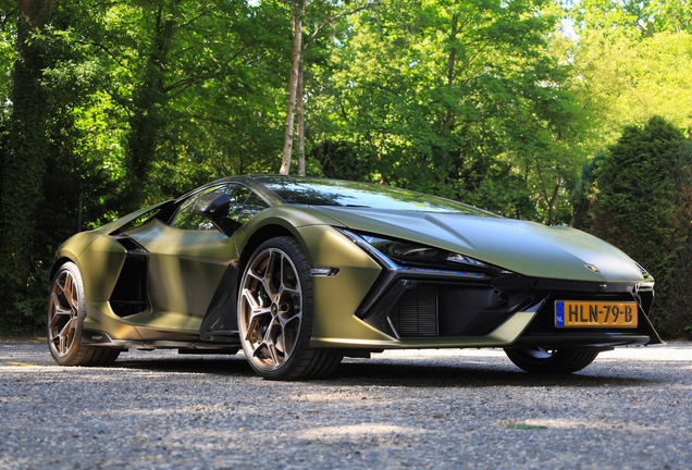 Lamborghini Revuelto